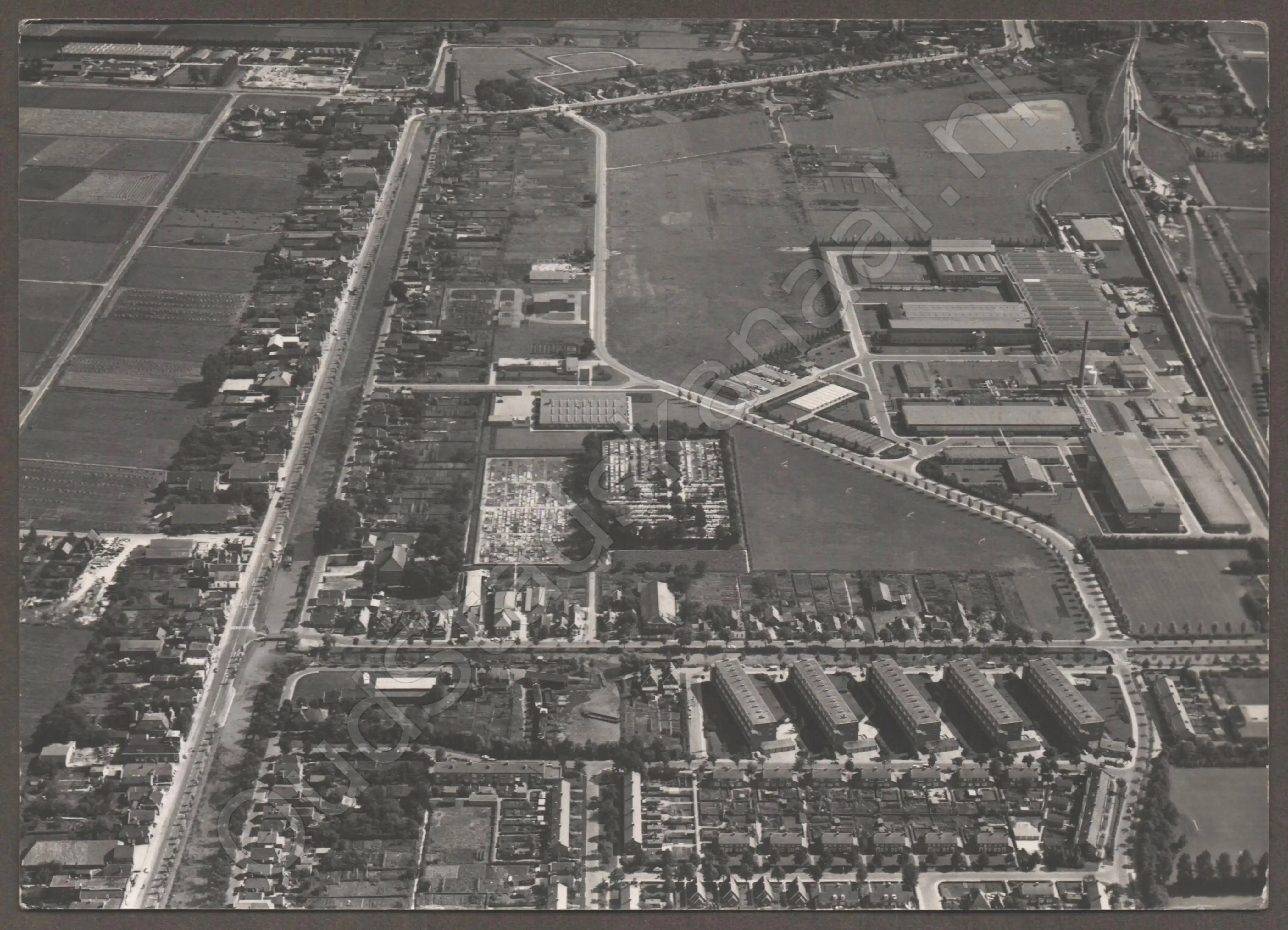 <span id='curid'>110</span>~De vestiging van industriën geven een geheel nieuw en eigentijds aanzien aan Stadskanaal (&plusmn;1964)