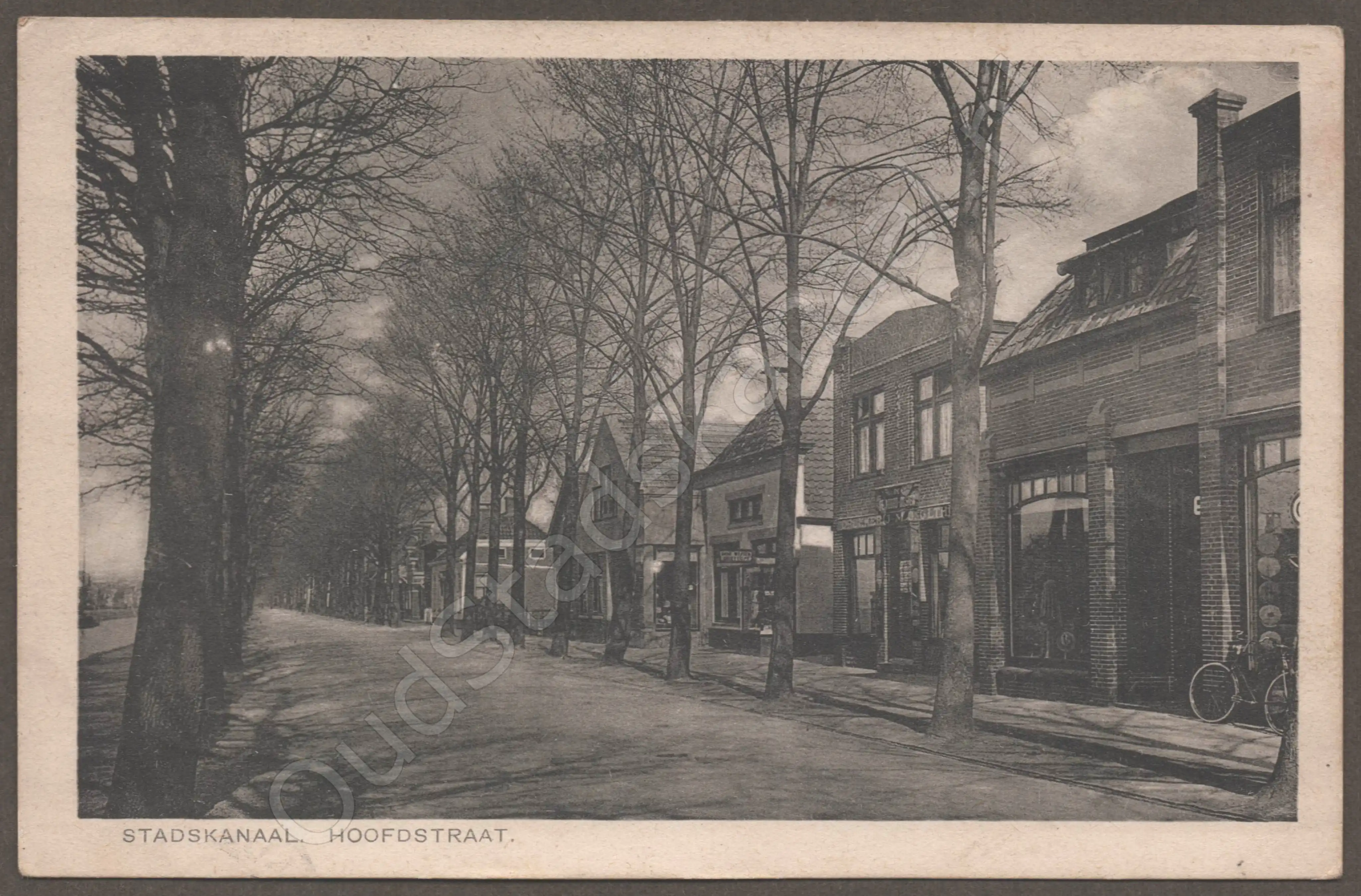 <span id='curid'>1466</span>~STADSKANAAL. HOOFDSTRAAT. (&plusmn;1941)