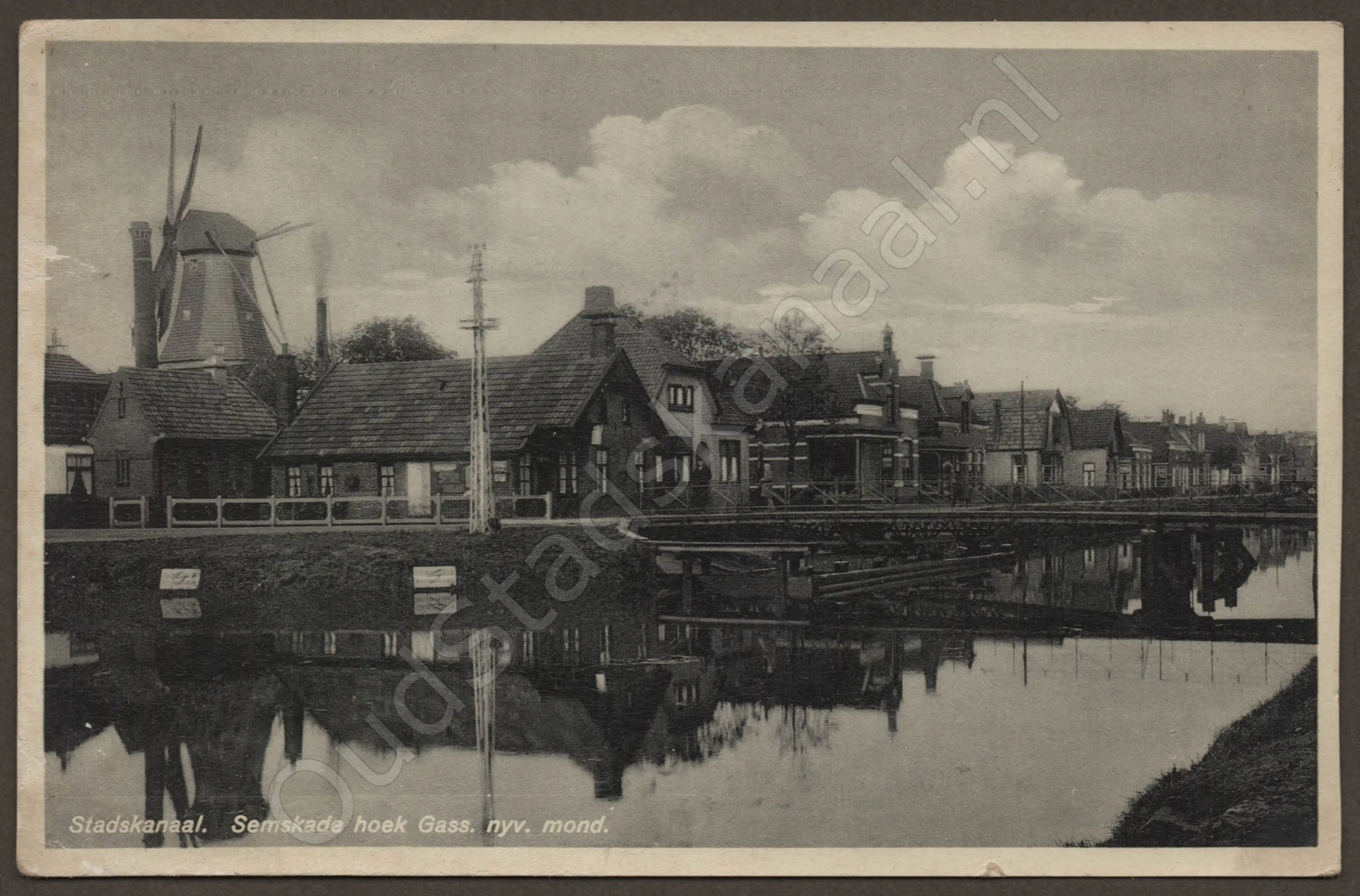 <span id='curid'>1513</span>~Stadskanaal, Semskade hoek Gass. nyv. mond. (&plusmn;1934)