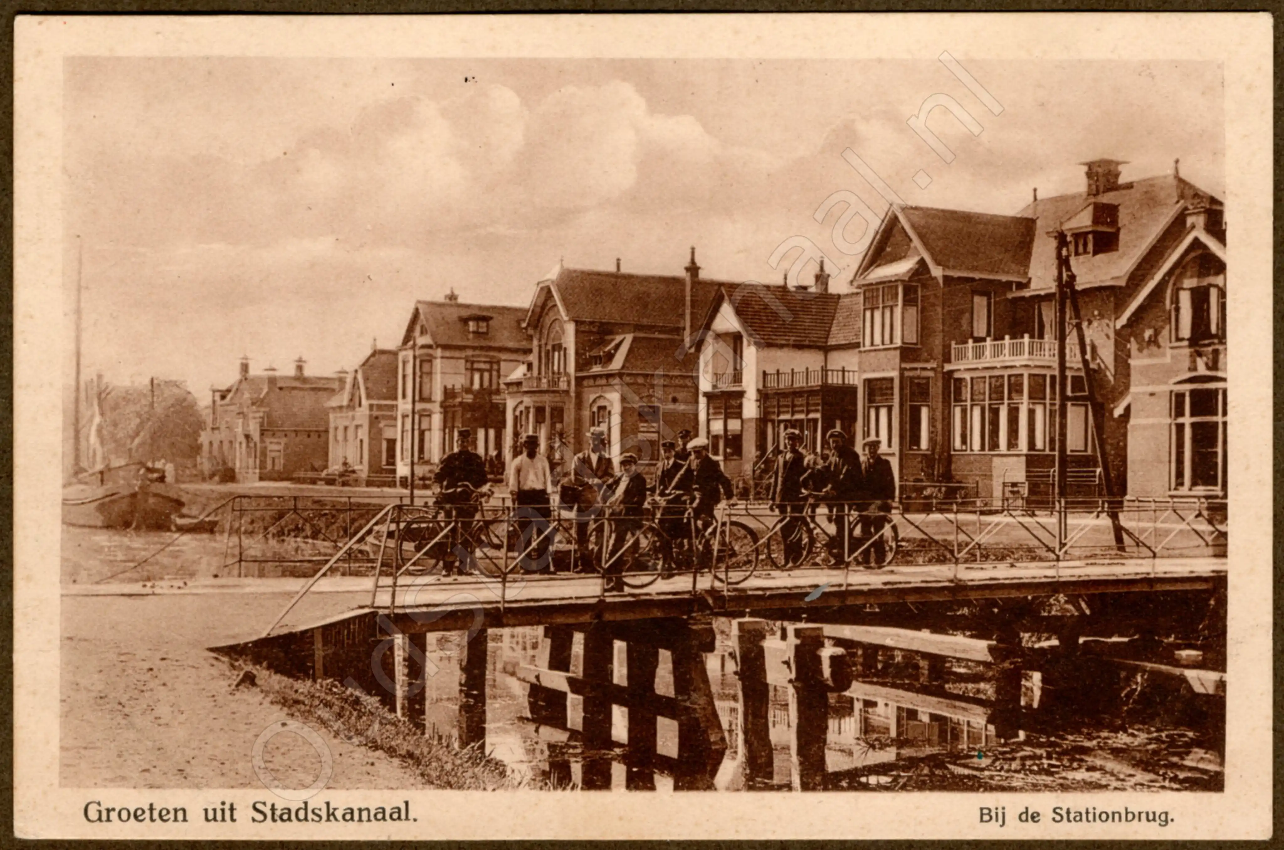 <span id='curid'>1893</span>~Groeten uit Stadskanaal. - Bij de Stationbrug. (&plusmn;1922)