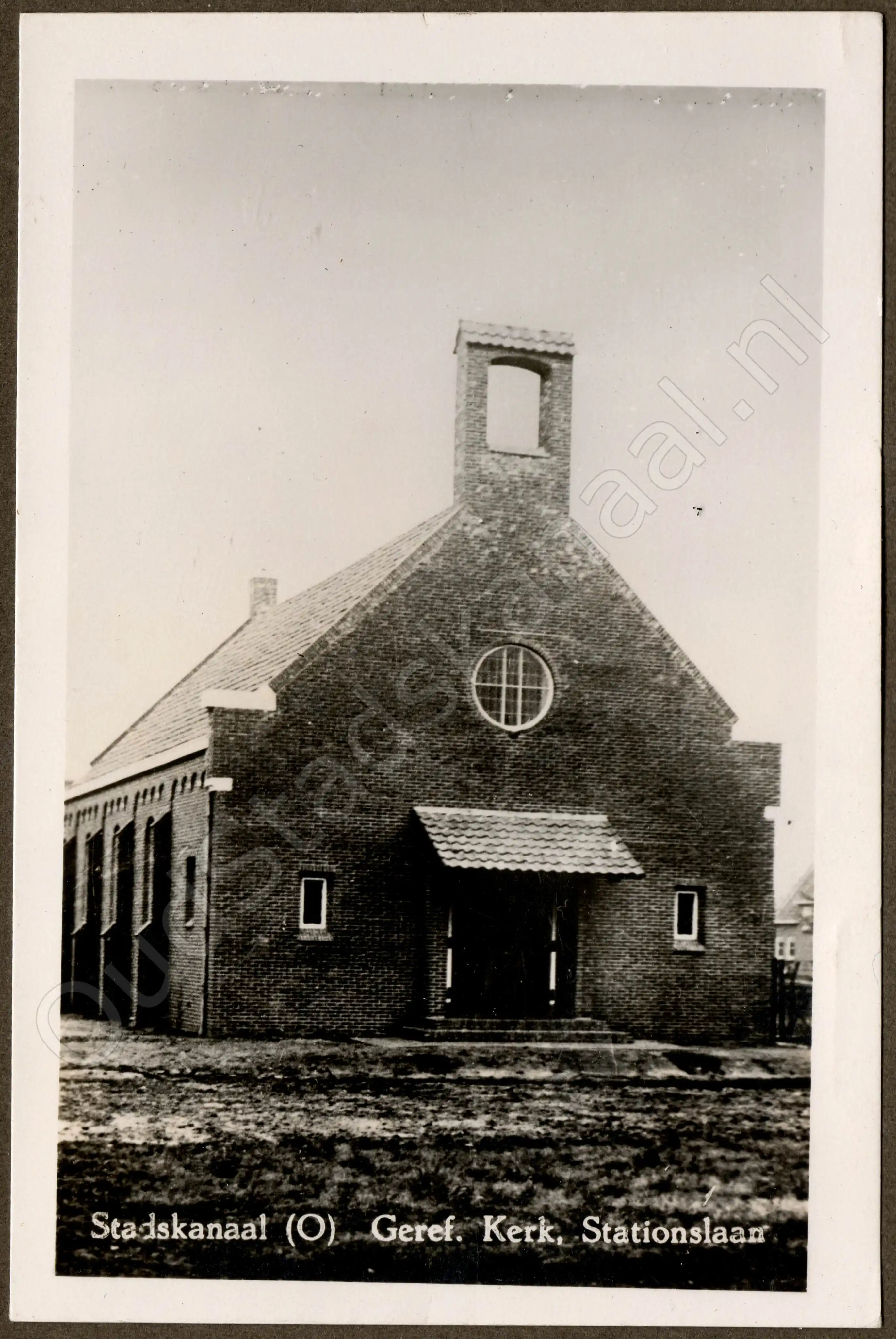 <span id='curid'>1915</span>~Stadskanaal (O). Geref. Kerk, Stationslaan (&plusmn;1945)