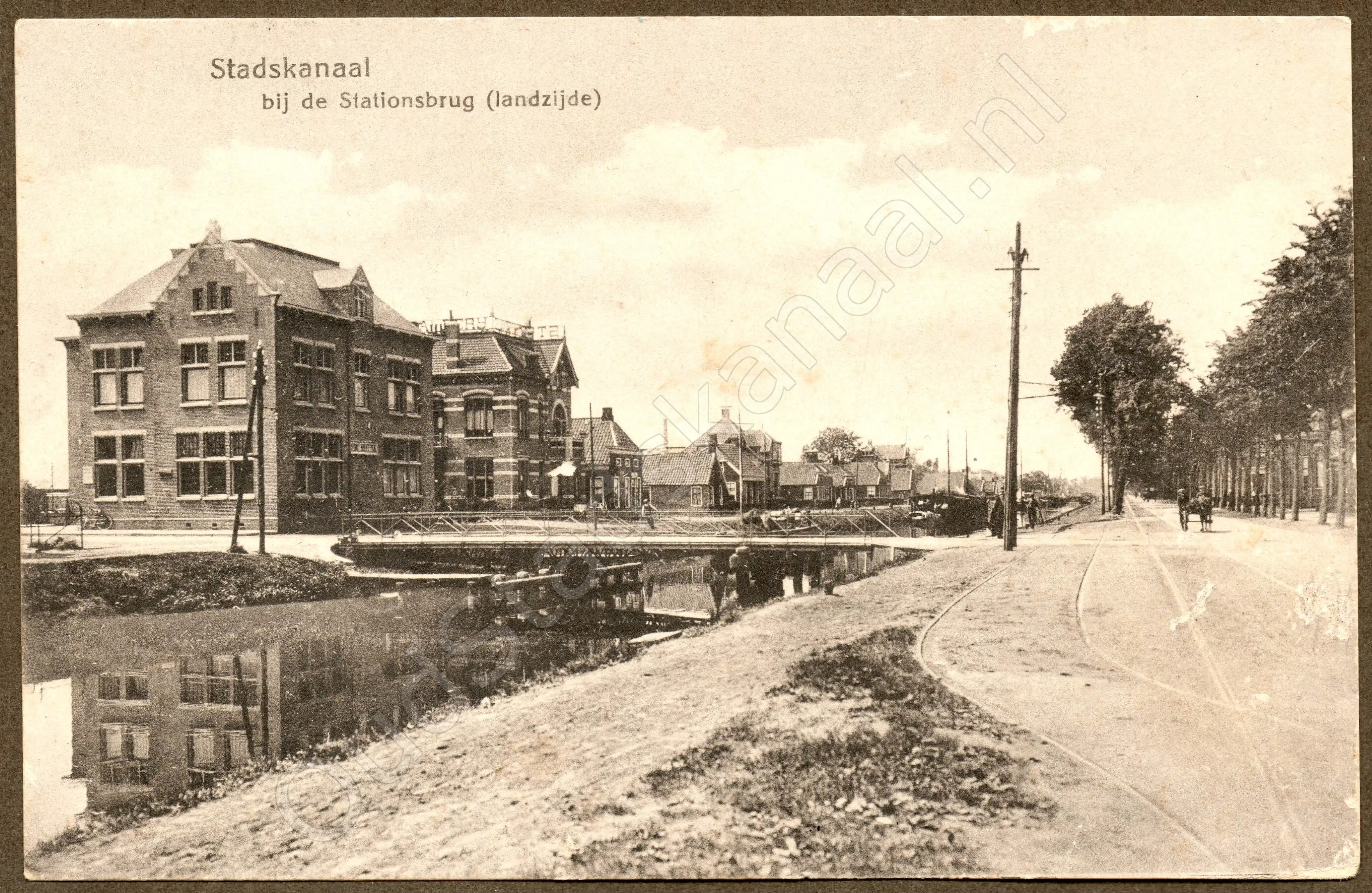 <span id='curid'>1977</span>~Stadskanaal - bij de Stationsbrug (landzijde) (&plusmn;1917)