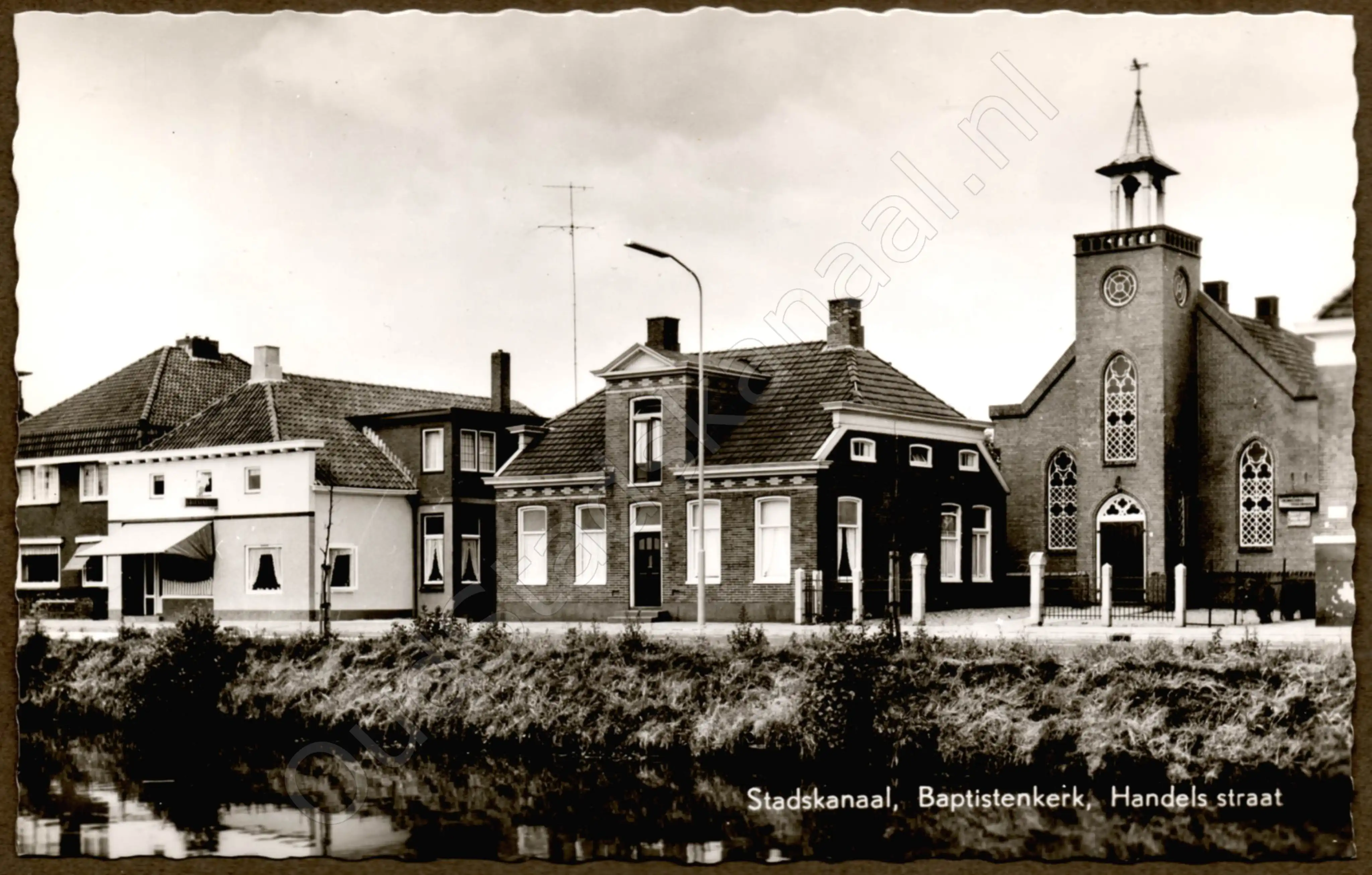 <span id='curid'>1982</span>~Stadskanaal, Baptistenkerk, Handels straat (&plusmn;1959)