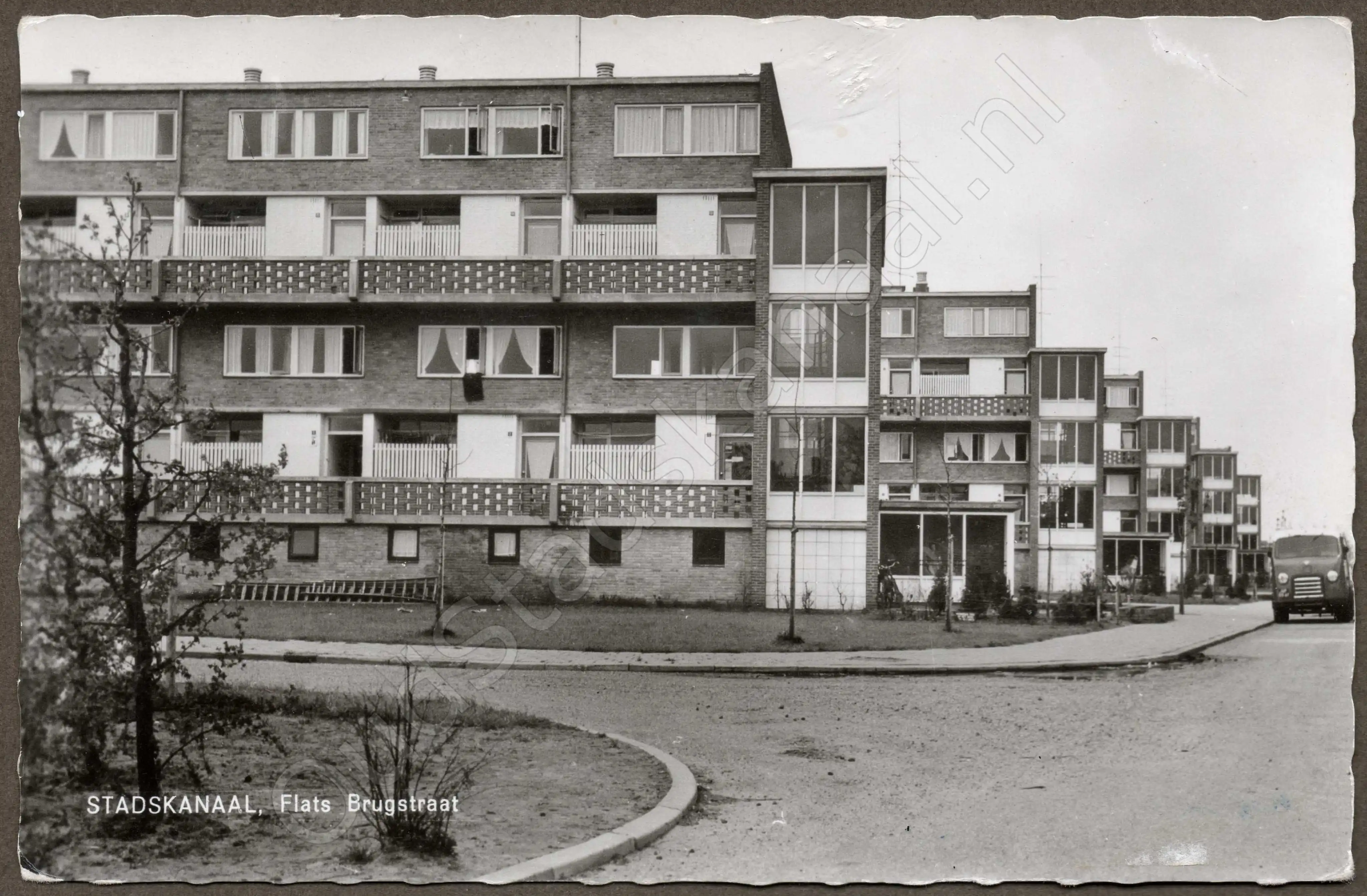 <span id='curid'>2097</span>~STADSKANAAL, Flats Brugstraat (&plusmn;1963)