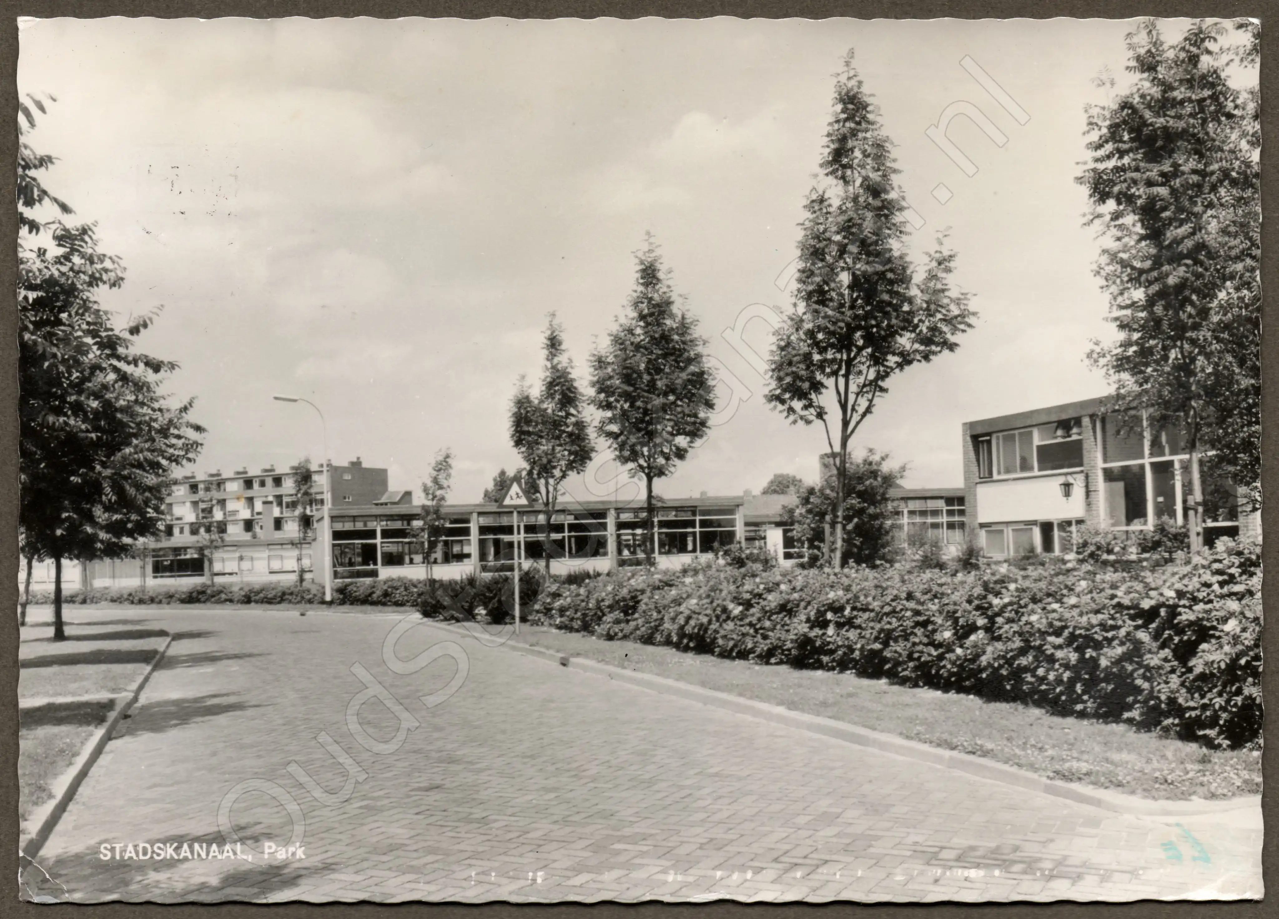 <span id='curid'>2320</span>~STADSKANAAL, Park (&plusmn;1971)