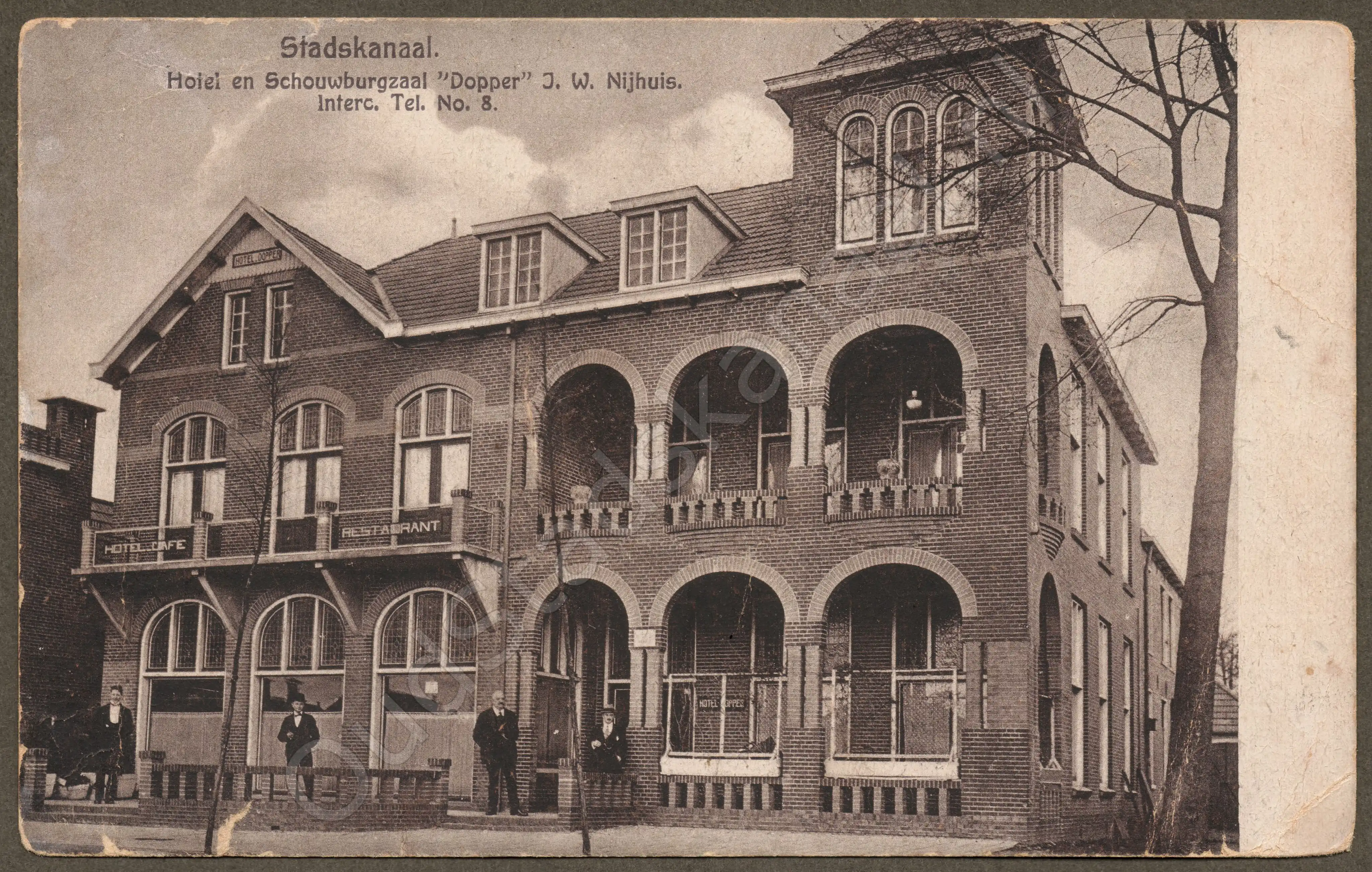 <span id='curid'>2426</span>~Stadskanaal. - Hotel en Schouwburgzaal "Dopper" J. W. Nijhuis. (&plusmn;1914)