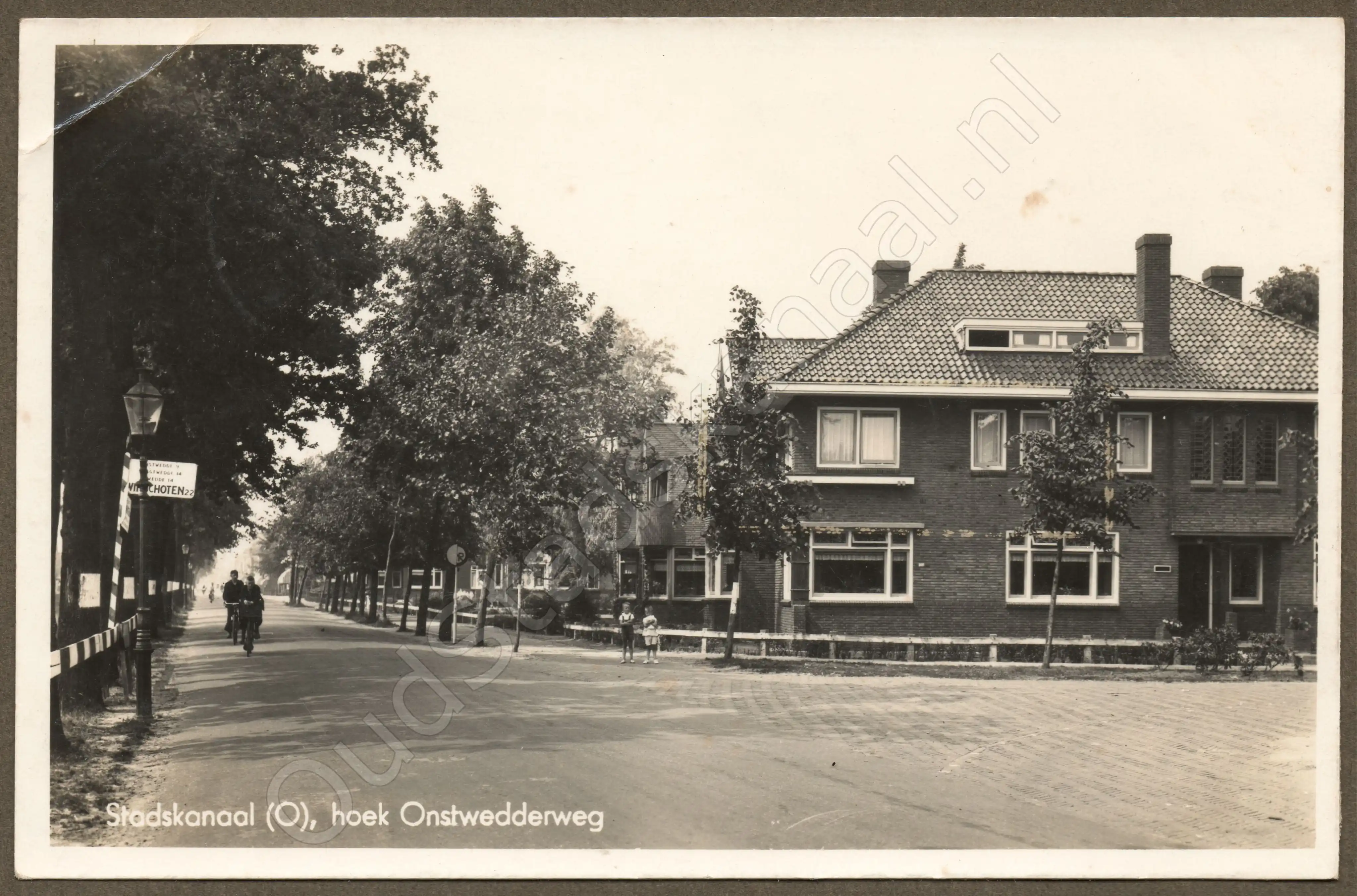 <span id='curid'>2581</span>~Stadskanaal (O), hoek Onstwedderweg (&plusmn;1940)