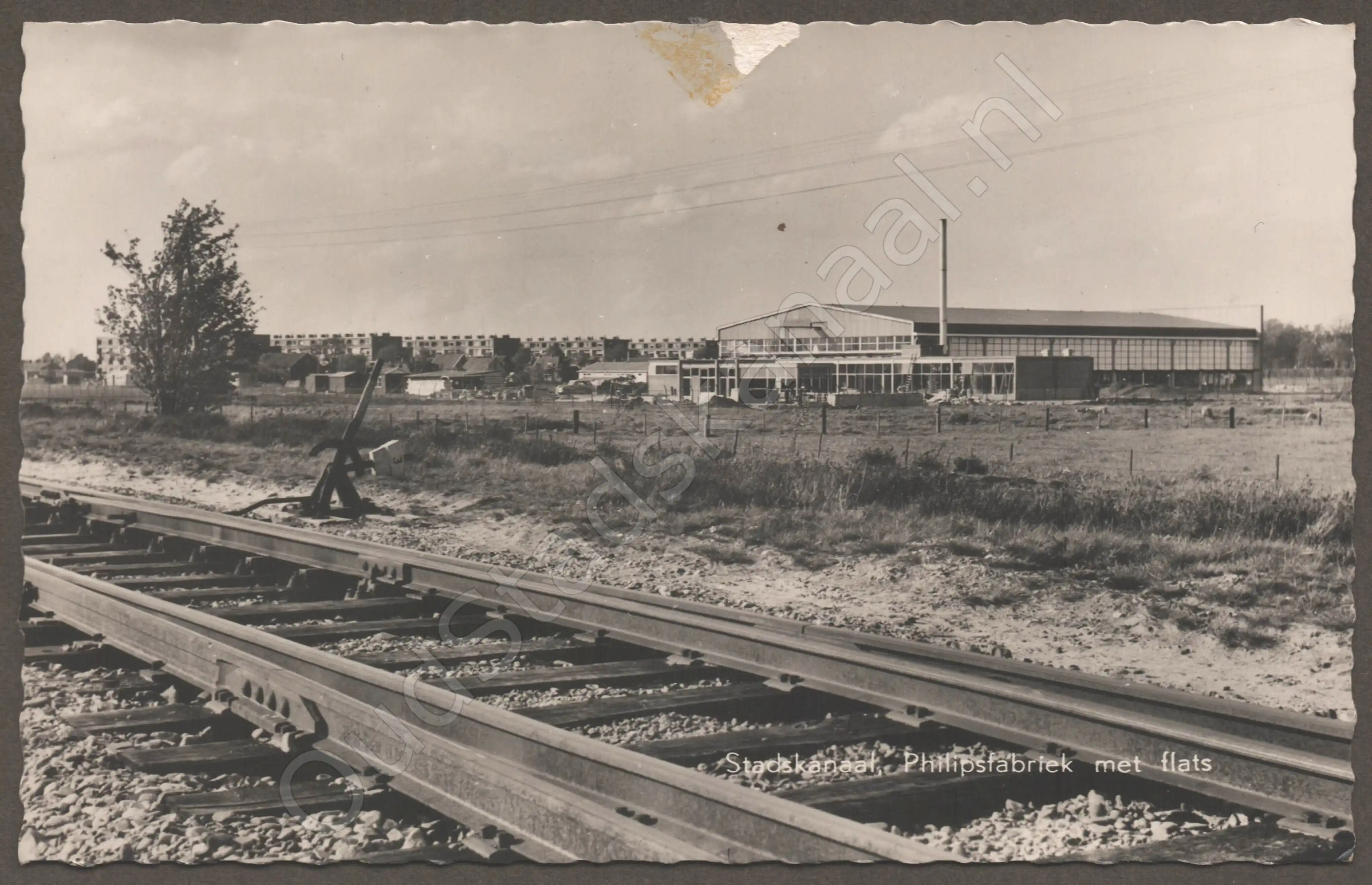 <span id='curid'>3348</span>~Stadskanaal, Philipsfabriek met flats (&plusmn;1959)