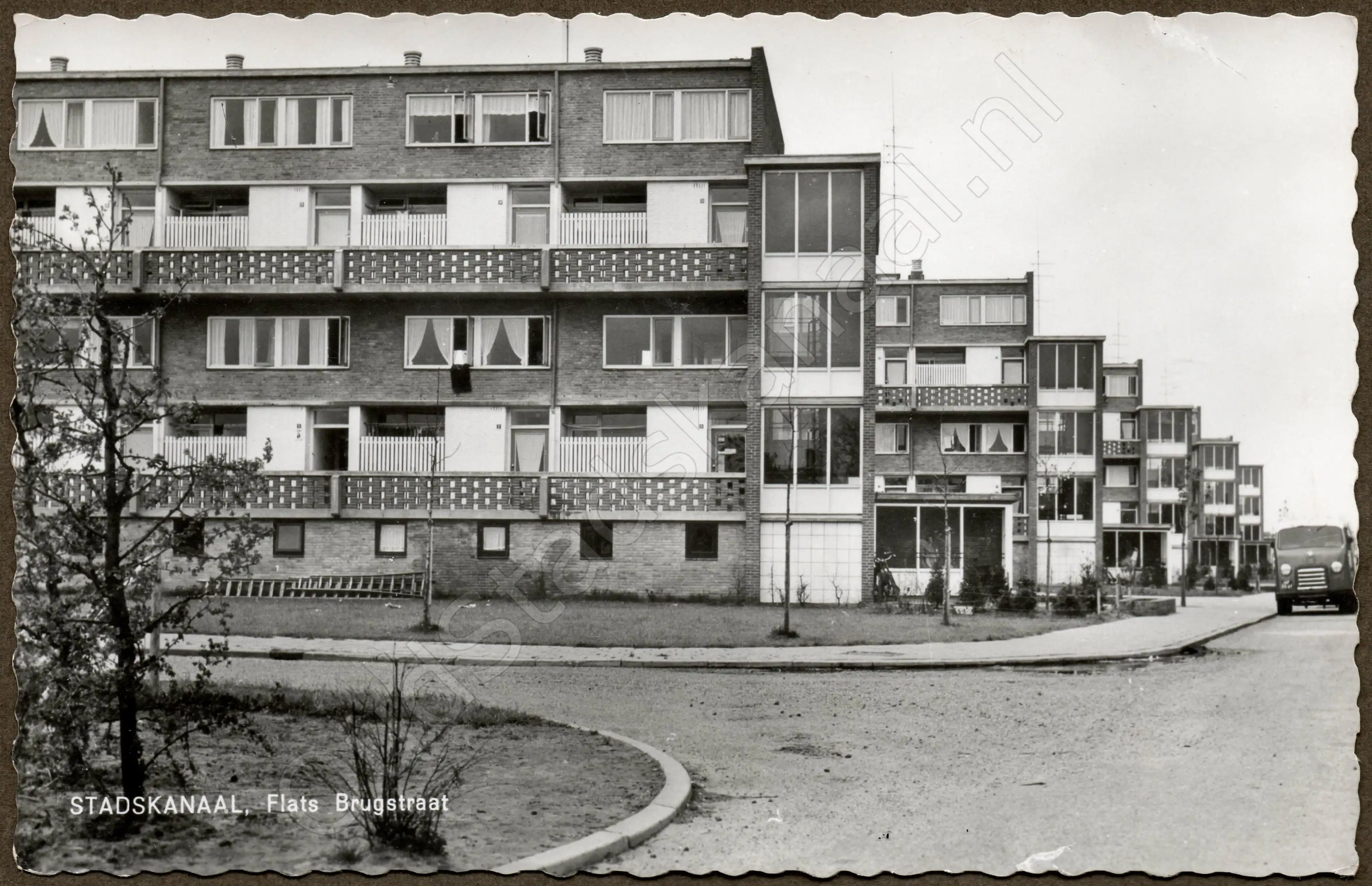 <span id='curid'>669</span>~STADSKANAAL, Flats Brugstraat (&plusmn;1963)