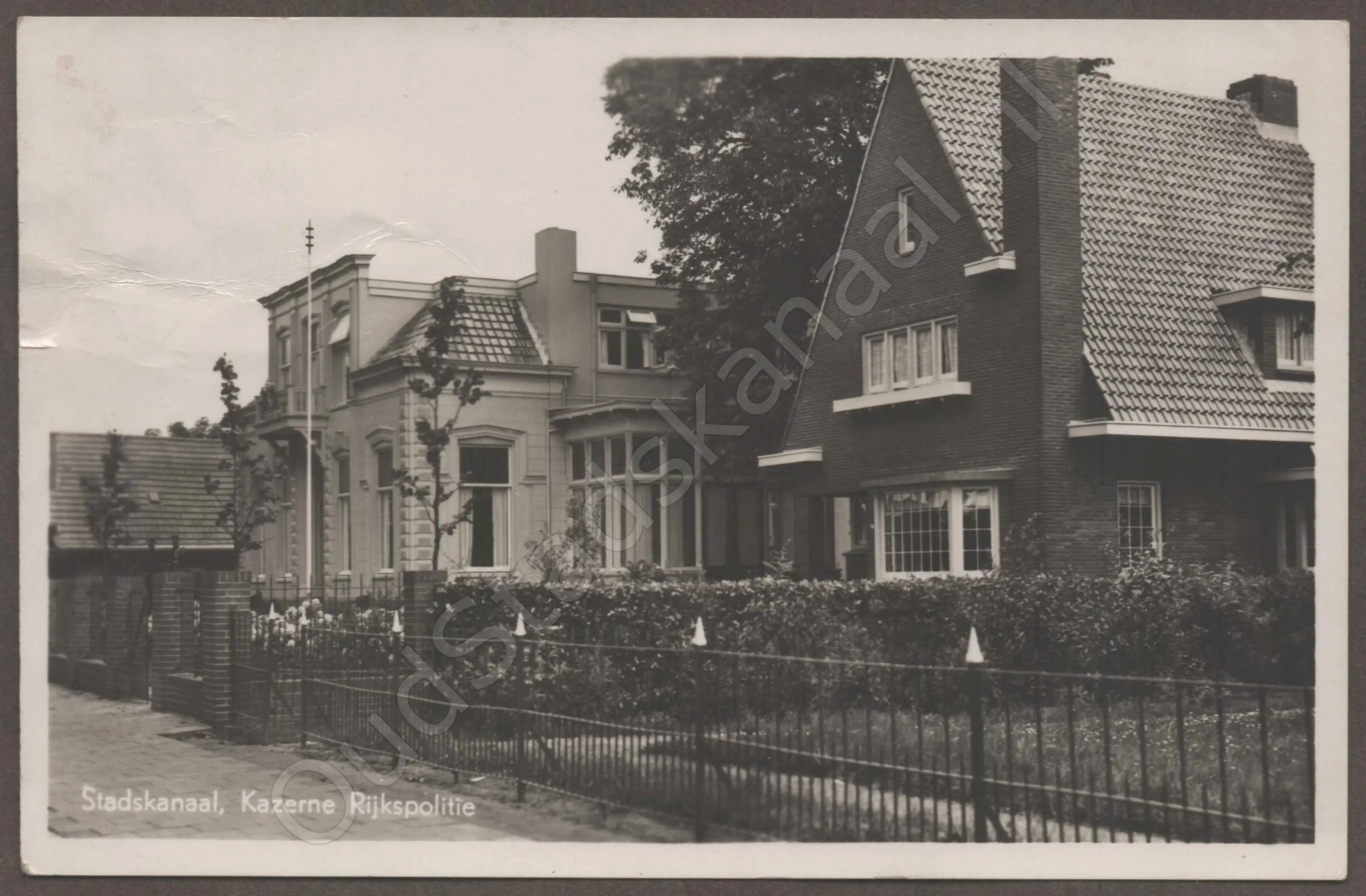 <span id='curid'>7049</span>~Stadskanaal, Kazerne Rijkspolitie (&plusmn;1950)