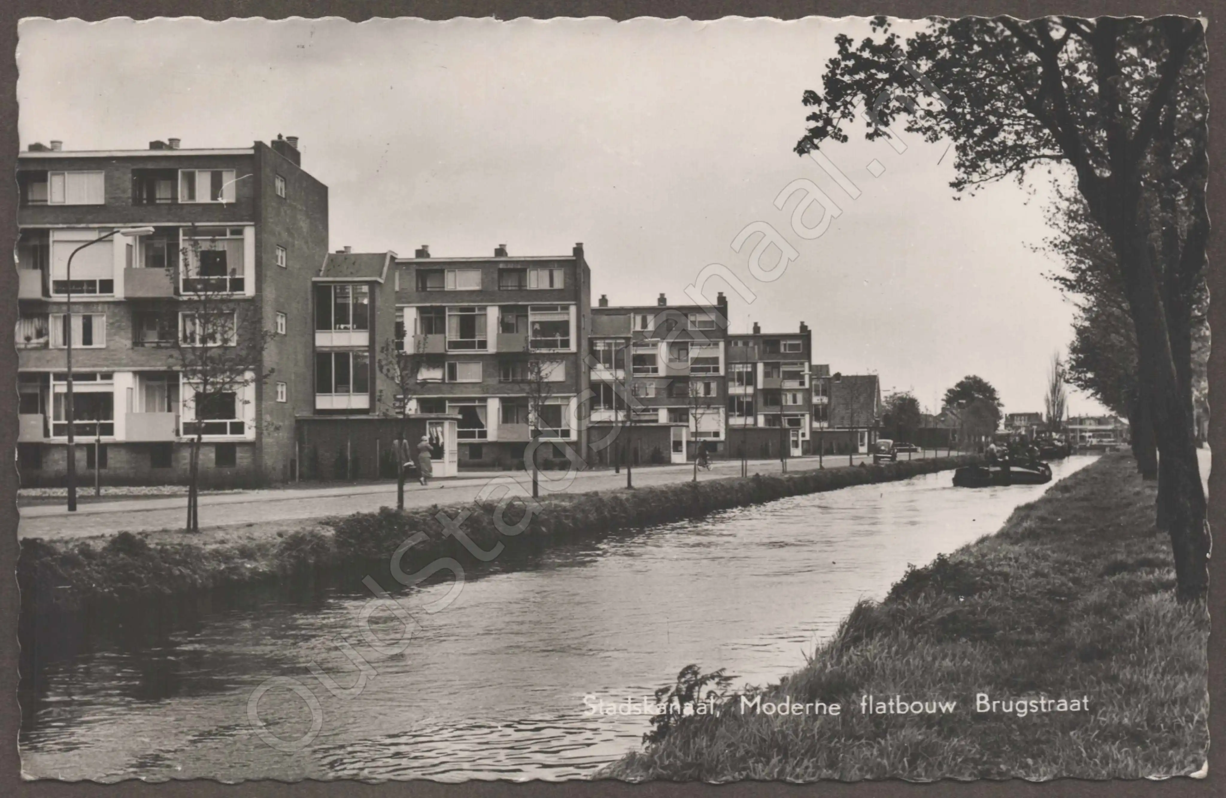 <span id='curid'>7051</span>~Stadskanaal, Moderne flatgebouw Brugstraat (&plusmn;1961)