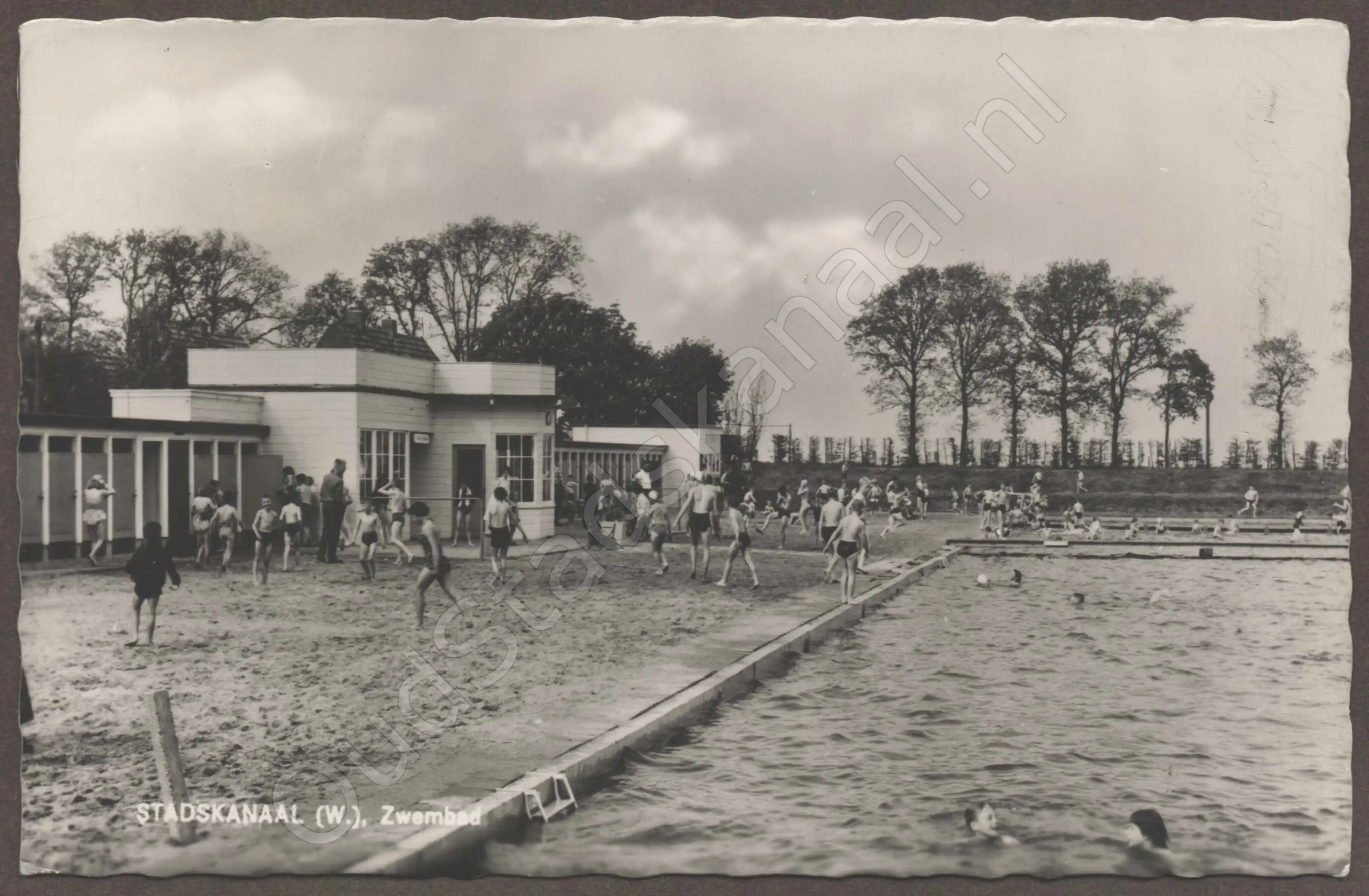 <span id='curid'>7069</span>~STADSKANAAL (W.), Zwembad (&plusmn;1960)