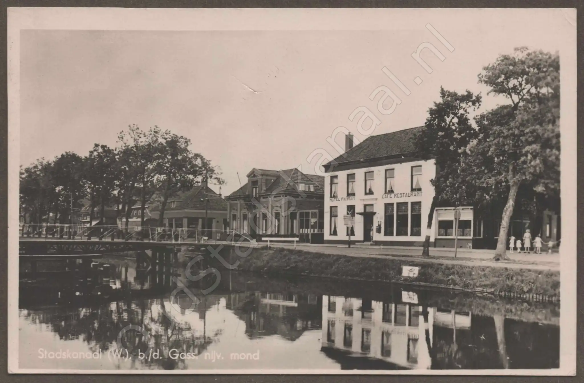 <span id='curid'>7347</span>~Stadskanaal (W.), b./d. Gass. nijv. mond (&plusmn;1951)