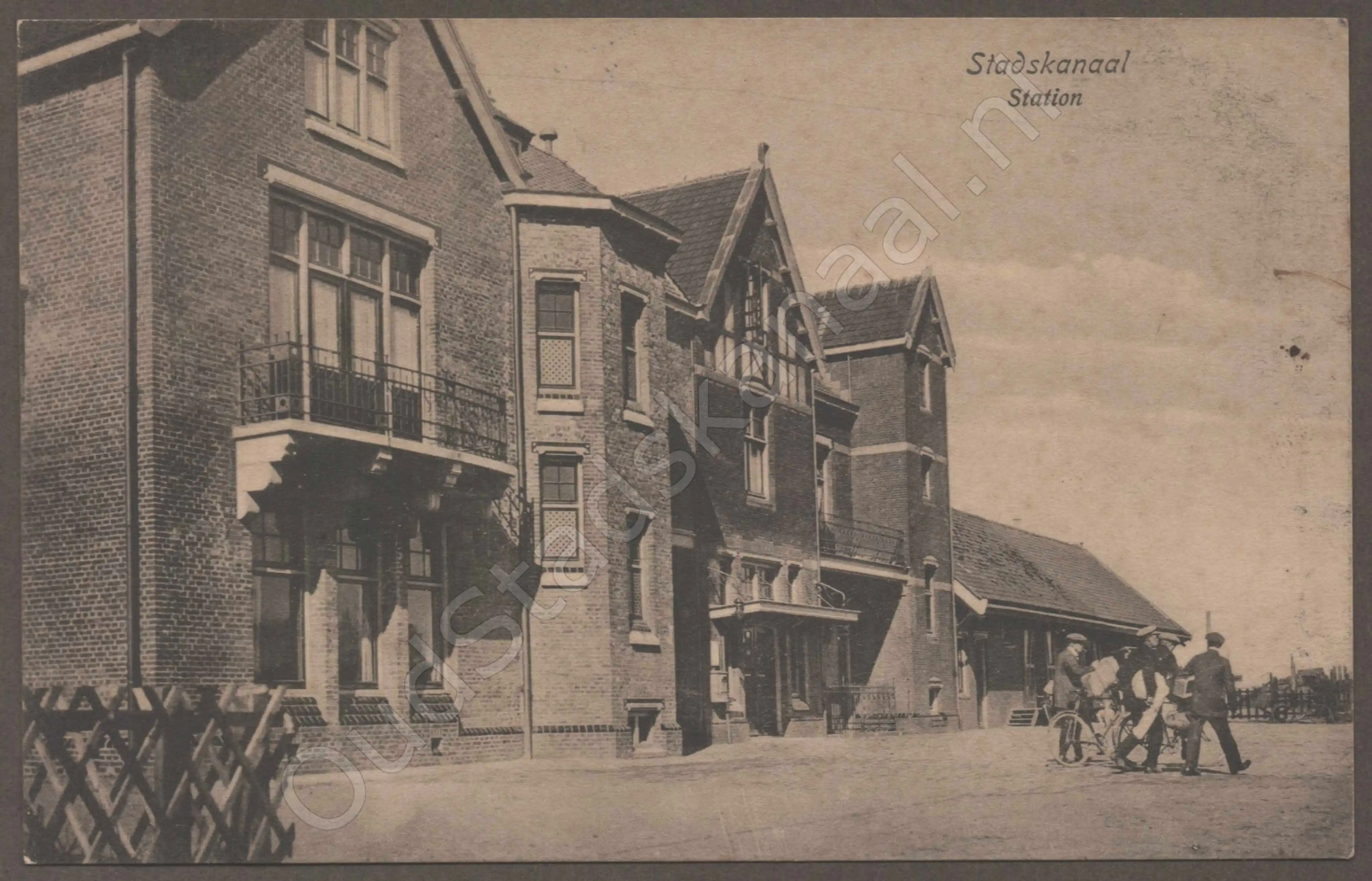 <span id='curid'>7493</span>~Stadskanaal - Station (&plusmn;1915)