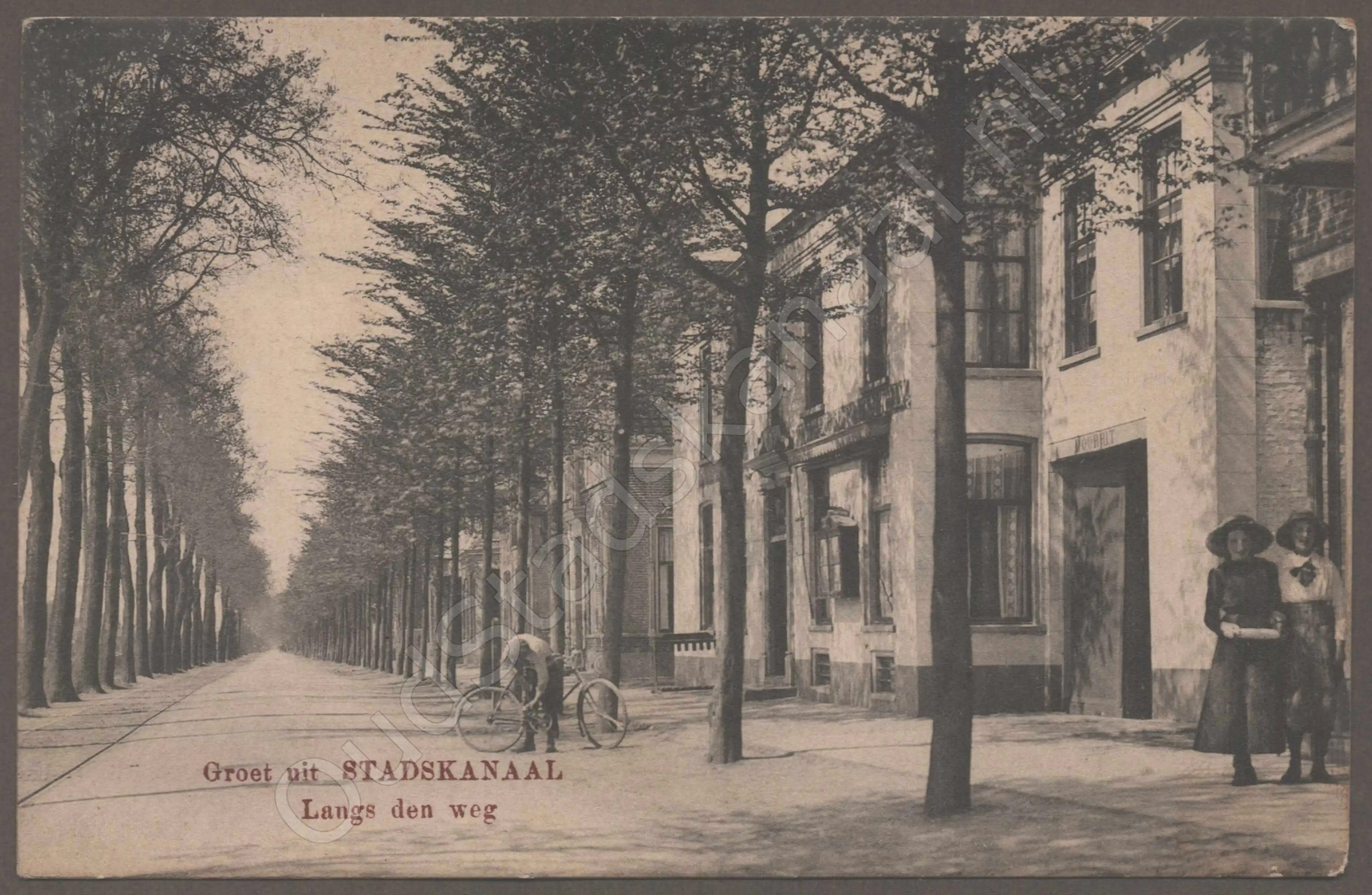 <span id='curid'>7859</span>~Groet uit Stadskanaal - Langs den weg (&plusmn;1916)
