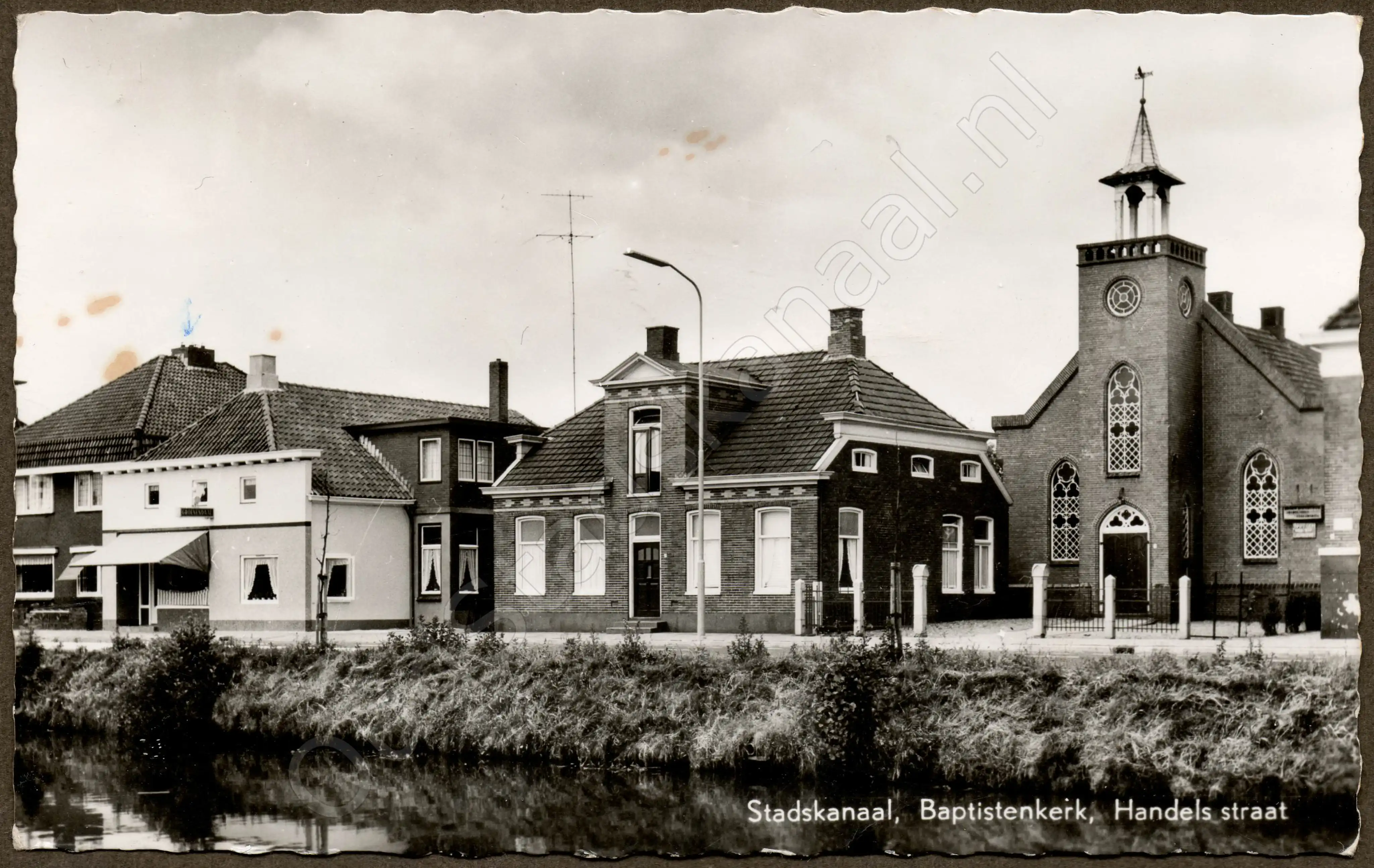 <span id='curid'>820</span>~Stadskanaal, Baptistenkerk, Handels straat (&plusmn;1959)