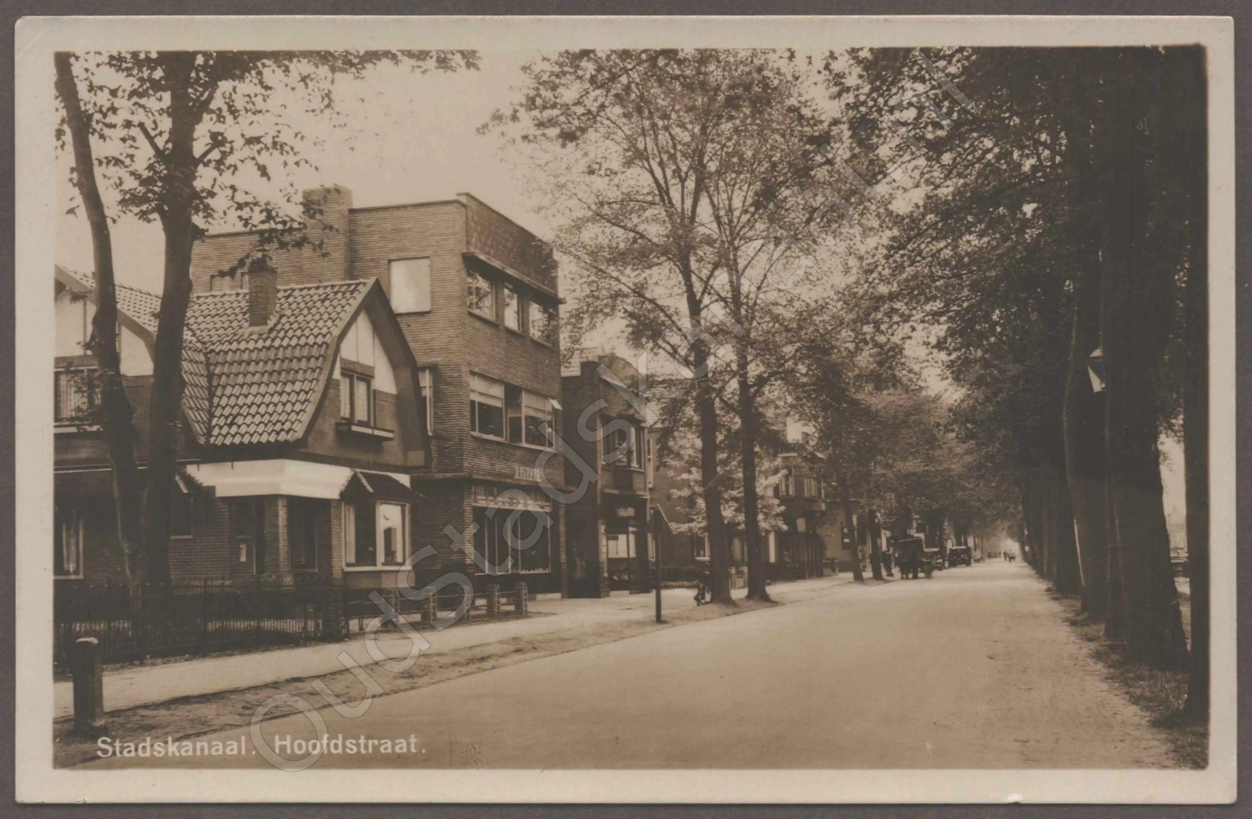 <span id='curid'>8268</span>~Stadskanaal. Hoofdstraat (&plusmn;1933)