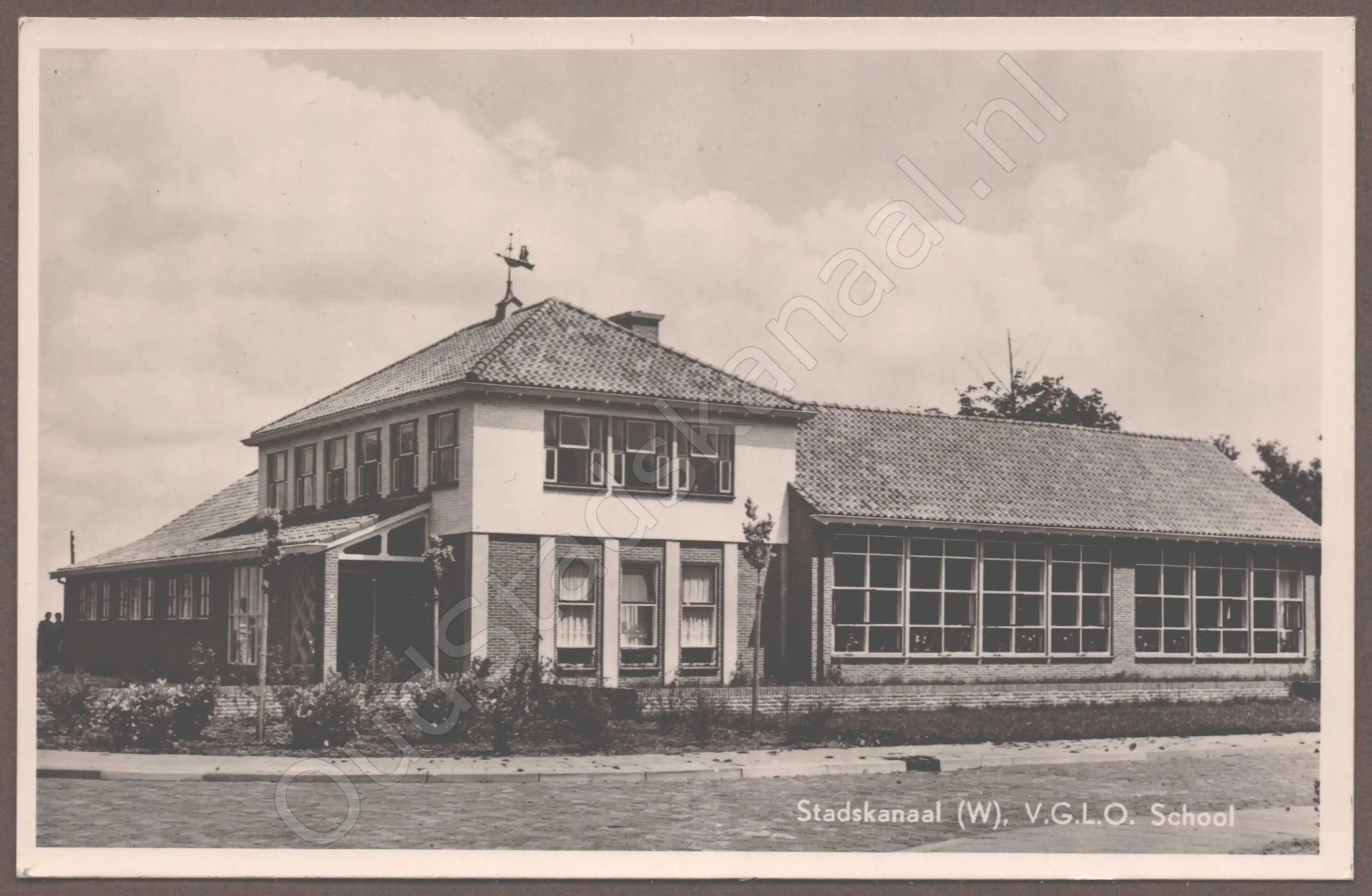 <span id='curid'>9881</span>~Stadskanaal (W), V.G.L.O. School (&plusmn;1955)